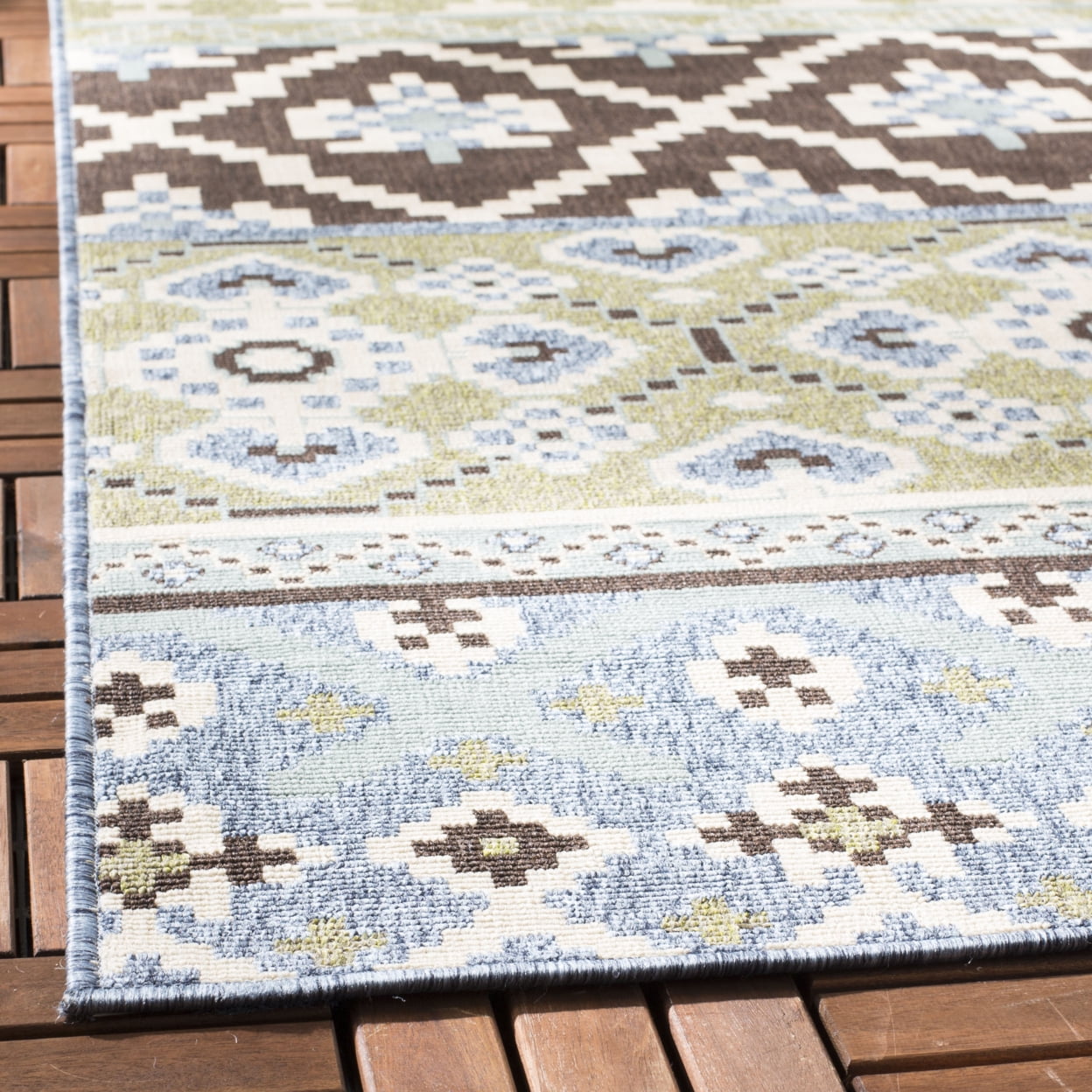 SAFAVIEH Veranda Dogon Geometric Indoor/Outdoor Area Rug, Chocolate/Blue, 5'3" x 5'3" Round