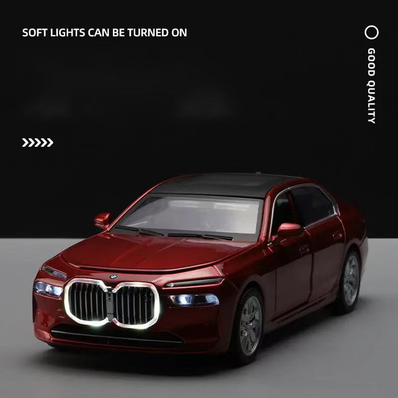 CHUNYAN 1:32 BMW I7 G70 M70L Alloy Miniature Car Diecast Metal Scale Car Model Sound&Light Collection Children Toy Car Vehicle Gifts