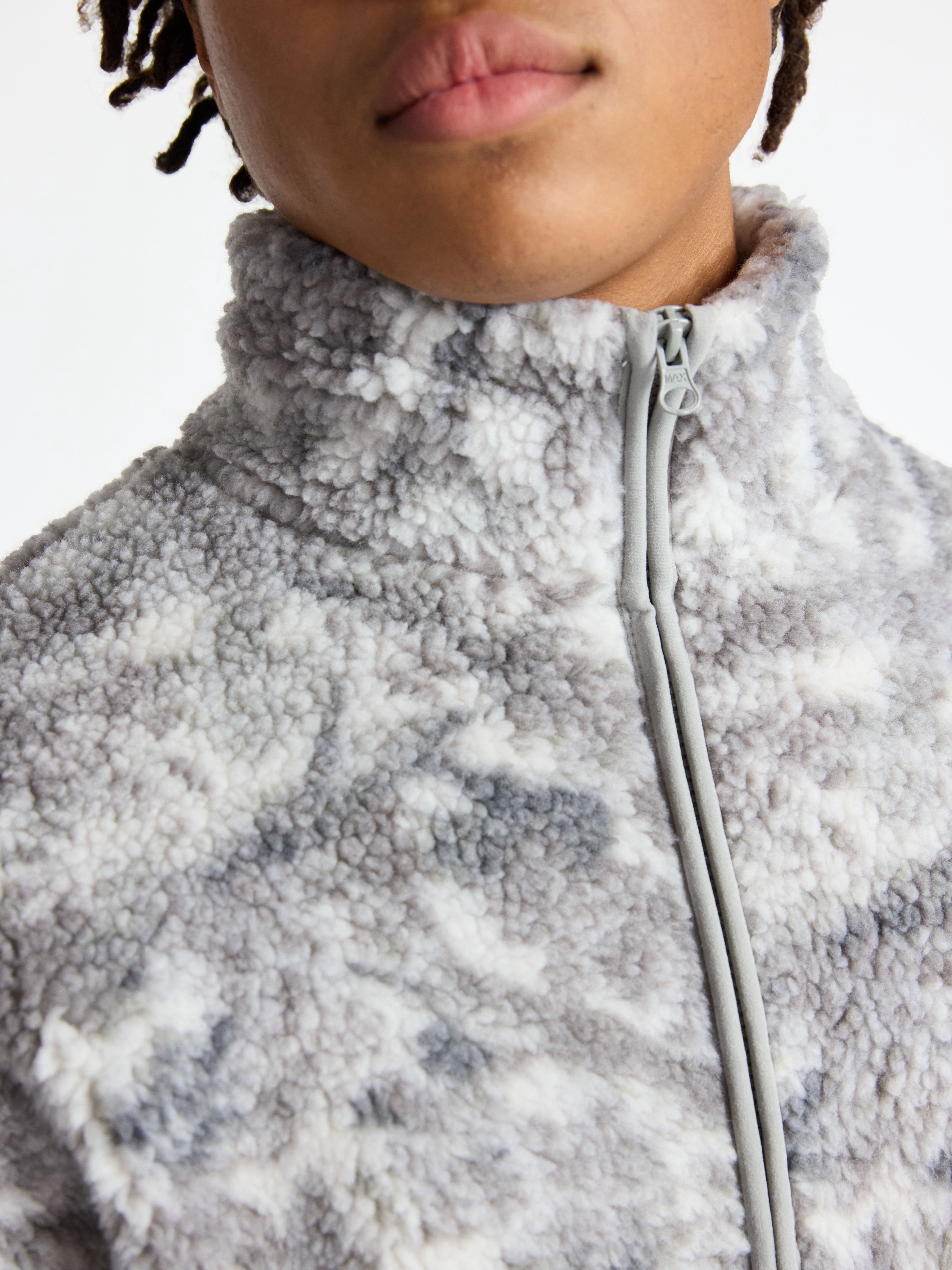 No Boundaries High Pile Fleece Pullover with Long Sleeves, Men's XS-4XL