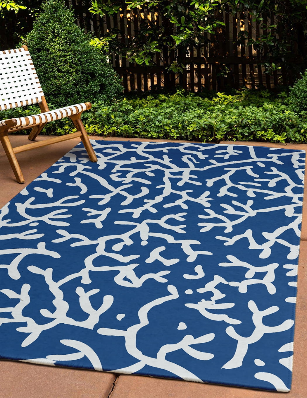4' x 6' Simply Daisy Seaweed Beach Style Chenille Area Rug, Nautical Navy