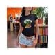 thumbnail image 1 of Playera Blusa De Naranjas Los Angeles California – Estilo Cítrico con Vibras del Oeste Color Negro Talla Extra Grande Marca Emil SaEs, 1 of 4