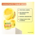 thumbnail image 2 of Hidratante Garnier Toque Seco Antimanchas con Vitamina C y Acido Hialurónico 85g, 2 of 5