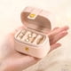 thumbnail image 5 of Organizador de estuche de joyería de viaje - Mini caja de joyas con interior de terciopelo para anillos, collares, pendientes - Almacenamiento portátil en PU para mujeres, regalos de damas de honor, 5 of 8