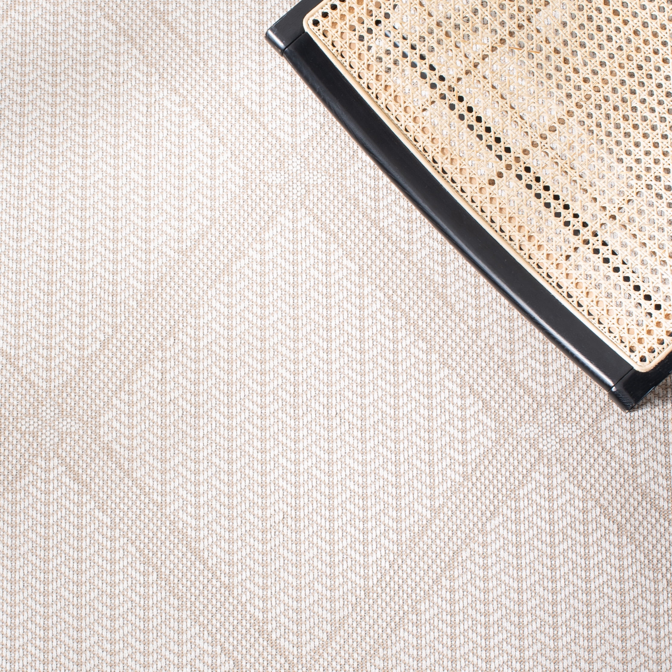 SAFAVIEH Machine Washable Rug Indoor/Outdoor Bermuda Collection - Bermuda Carleen Geometric Indoor/Outdoor Area Rug, Cream/Beige, 5'3" x 7'6"