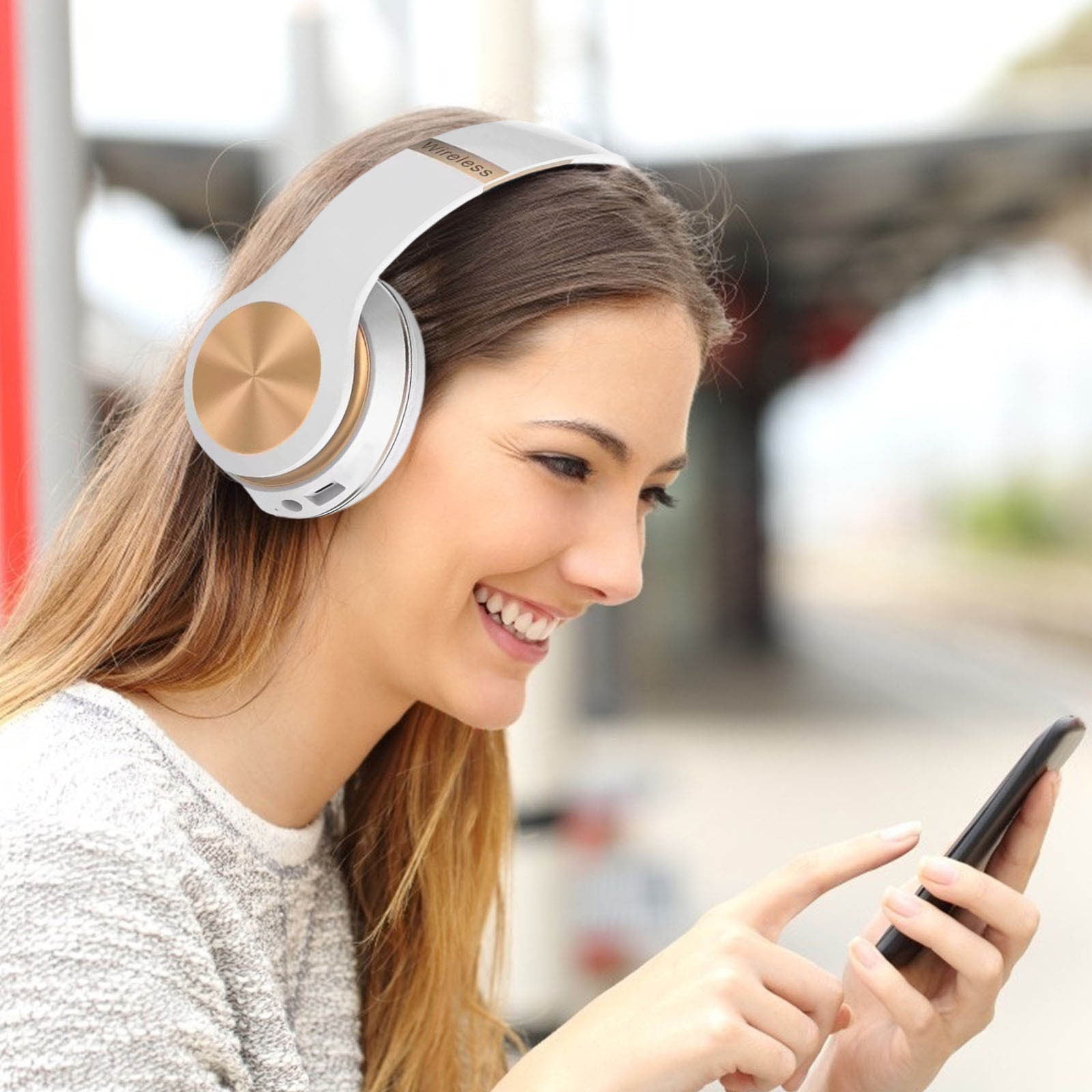 Bluetooth 5.3 Headphones, Comfortable Over Ear Stereo Wireless Headphones with Mic, 200H Playtime, Soft Earmuffs/Foldable/SD/TF/FM Radio, Great for Music/Tour/Gym/Game/Chat(White)