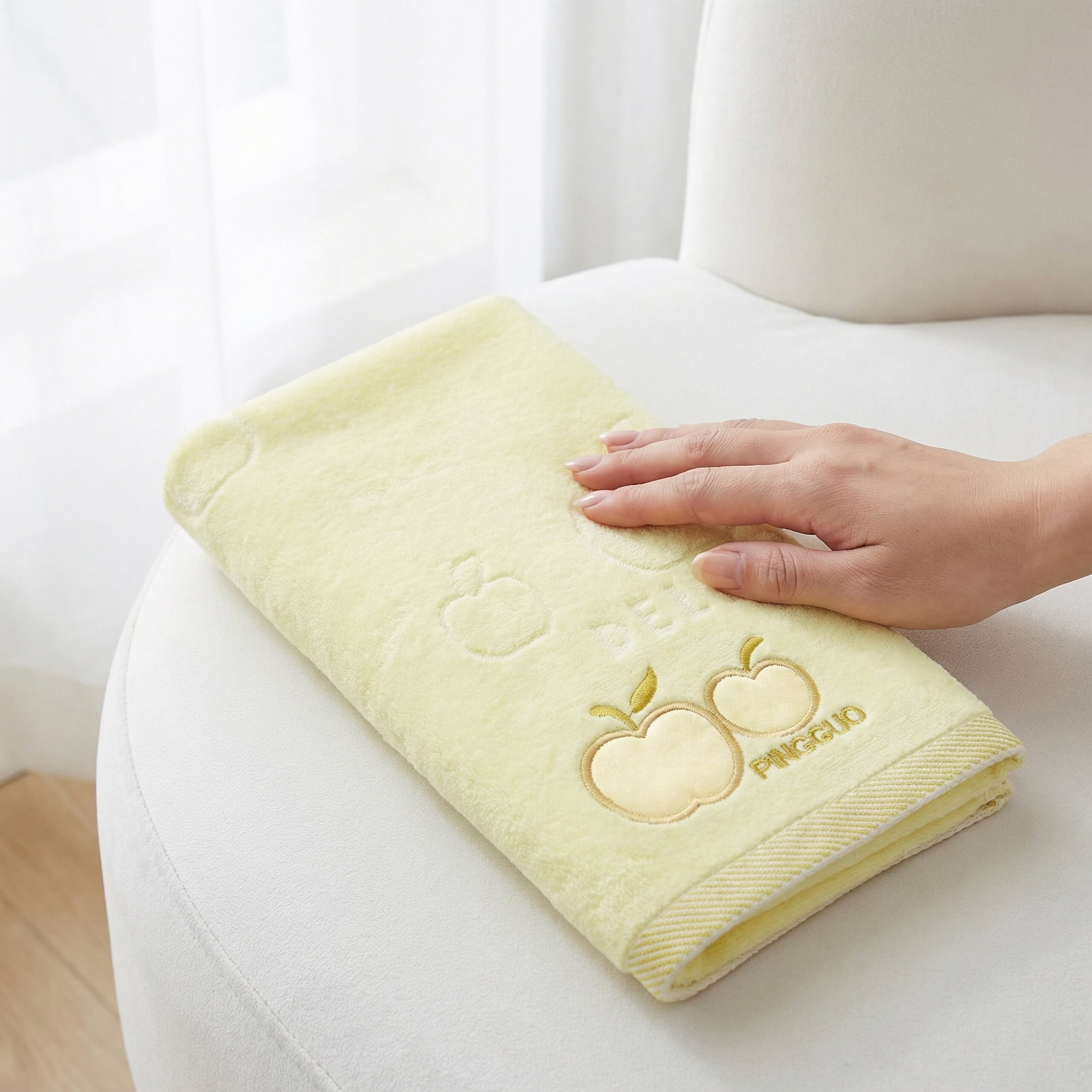 Unique Bargains Cartoon Embroidered 29" x 13" Soft Absorbent Hand Towels Yellow 2pk