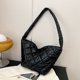 thumbnail image 4 of Bolso de mano casual para mujer Bolsos de viaje acolchados Bolso de hombro único de color sólido, 4 of 9