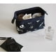 thumbnail image 1 of Neceser portátil con diseño de flores azul oscuro, neceser de viaje para mujer, neceser de maquillaje y organizador de cosméticos., 1 of 5