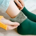 thumbnail image 4 of Calcetines Cálidos para las Mujeres Invierno Térmico, 5 Pares Espesados de Lana Forrado a Prueba de Frío Medio de Ternera Calcetines -20 ° F, Calcetines Fuzzy Cálidos de las Mujeres, 4 of 9