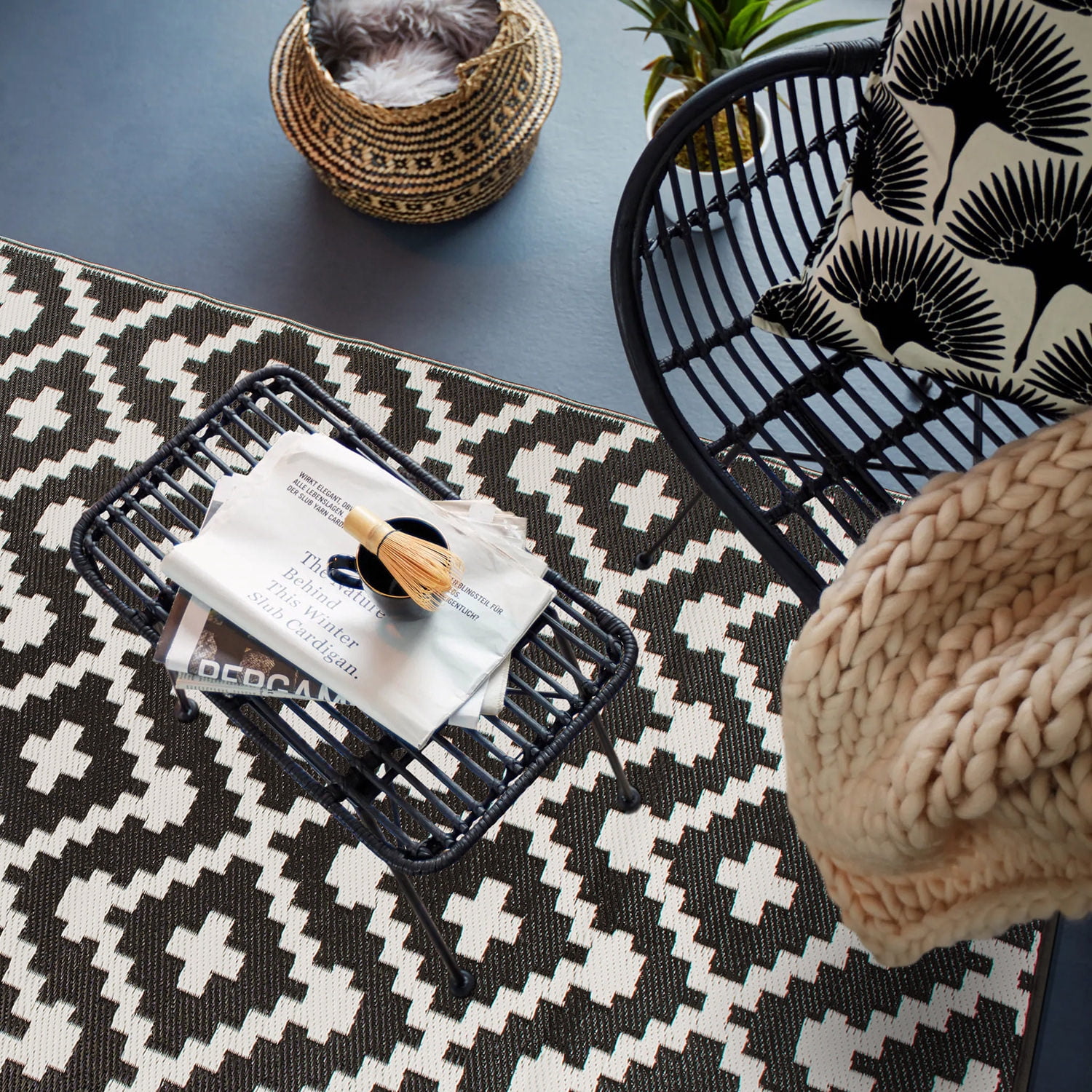 World Rug Gallery Trellis Geometric Reversible Plastic Indoor and Outdoor Picnic Mat, Camping Rug, RV Rug - BLACK 5' X 7'