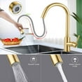 thumbnail image 2 of Grifo de cocina dorado elegante, material de acero inoxidable, diseño elegante y duradero con rociador de doble función, fácil instalación para el área del fregadero de su cocina (oro cepillado), 2 of 7