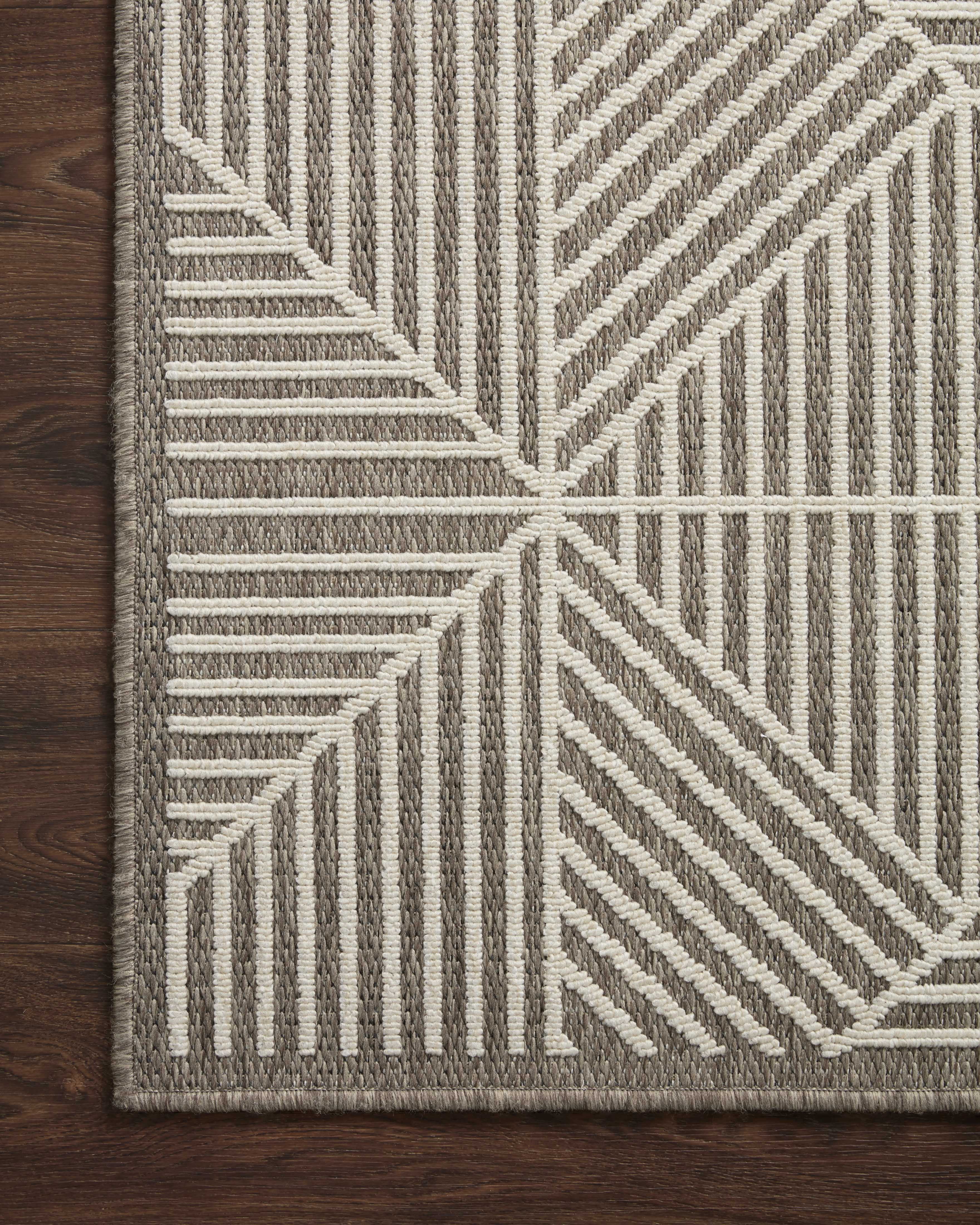 Indoor Outdoor Loloi Rainier Natural / Ivory 7'-10" x 10'-10" Area Rug