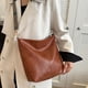 thumbnail image 4 of Bolso bandolera tipo hobo para mujer, de piel sintética vegana, color marrón, elegante, con correa ancha para guitarra y cremallera., 4 of 9