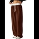thumbnail image 2 of Pantalones Deportivos Anchos con Cintura de Contraste de Color y Hebilla de Cordón para Mujer. Color Café L, 2 of 8