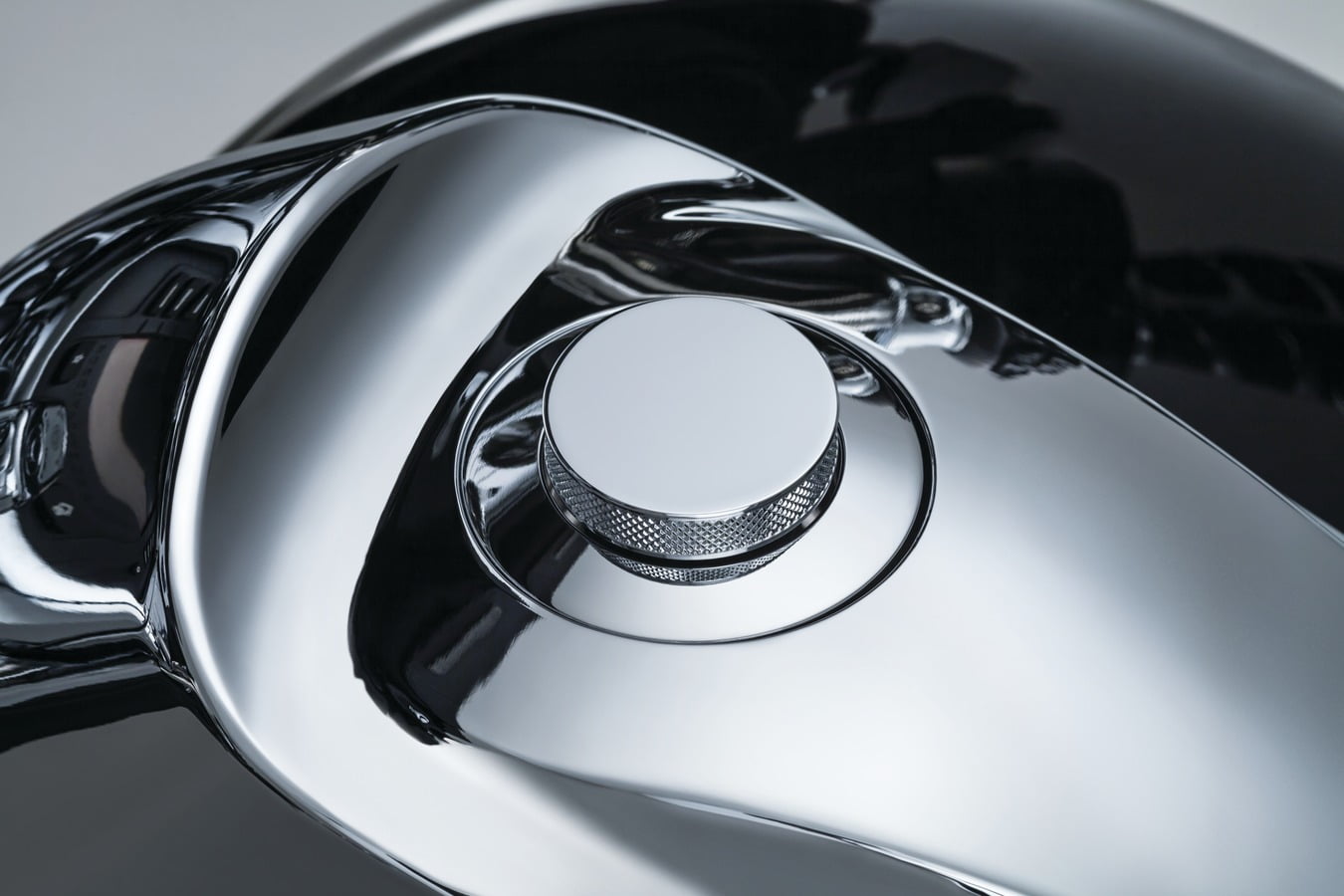 Kuryakyn 7178 Flush Mount Pop-Up Gas Cap - Chrome
