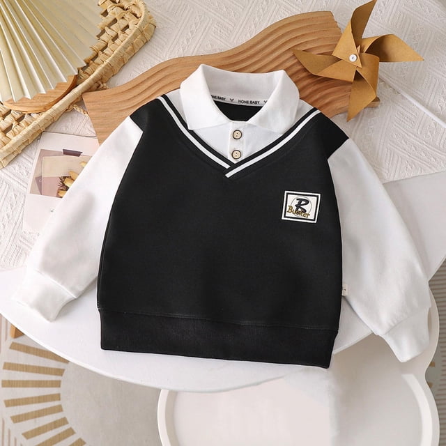 Sudadera con capucha para niño con mangas largas y cuello de solapa con una camisa de estilo universitario británico. Parte superior de moda versátil de dos piezas para la temporada de regreso a clase
