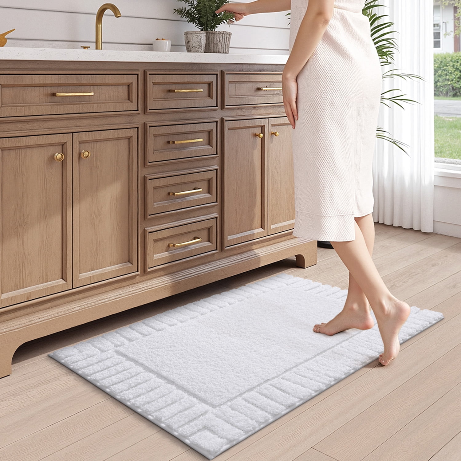 FRABE Bathroom Rugs Non Slip with Rubber Backing, Extra Soft Plush Microfiber Bath Rug Absorbent, Machine Washable Bath Mat Quick Dry for Tub, Shower, Hotel, White, 24"x43"