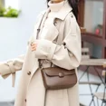 thumbnail image 5 of Bolso de cuero para debajo del brazo, de alta calidad, exquisito bolso cruzado de un solo hombro, textura pequeña, bolso cuadrado para mujer, bolso de viaje de primavera, todo en uno, 5 of 5
