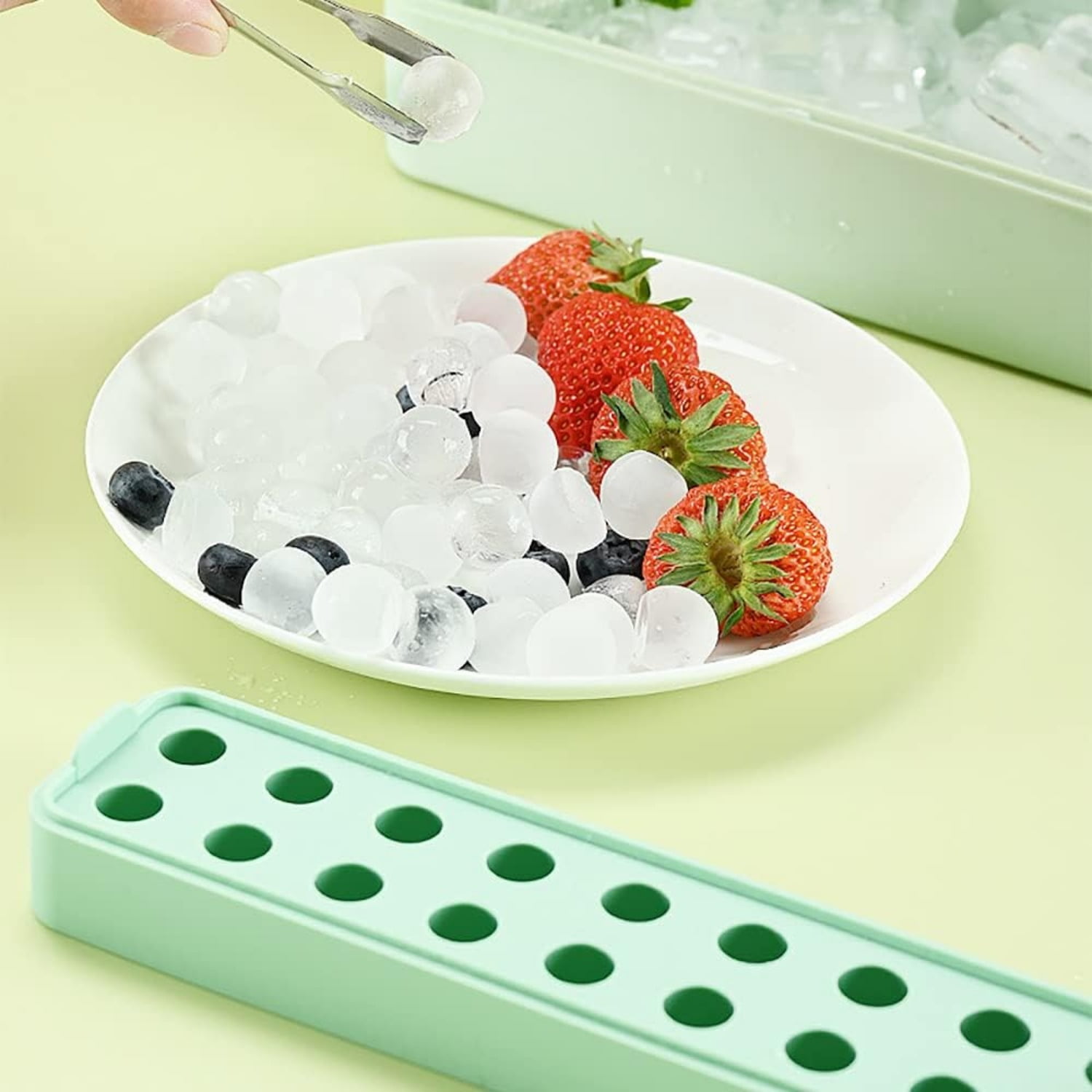 4-in-1 Ice Cube Tray Set, with Lid and Ice Clip, Food Grade Silicone Ice Cube Trays for Whiskey, Beer, Beverage, Simple to Use, Easy to Clean