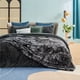 thumbnail image 2 of Manta Bedsure Fuzzy King Size de piel sintética negra reversible, 2 of 6