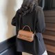 thumbnail image 4 of Bolso de mano con bordado de diamantes de alta calidad para mujer, nuevo estilo de primavera 2025, moderno bolso cuadrado pequeño informal para ir al trabajo, 4 of 5