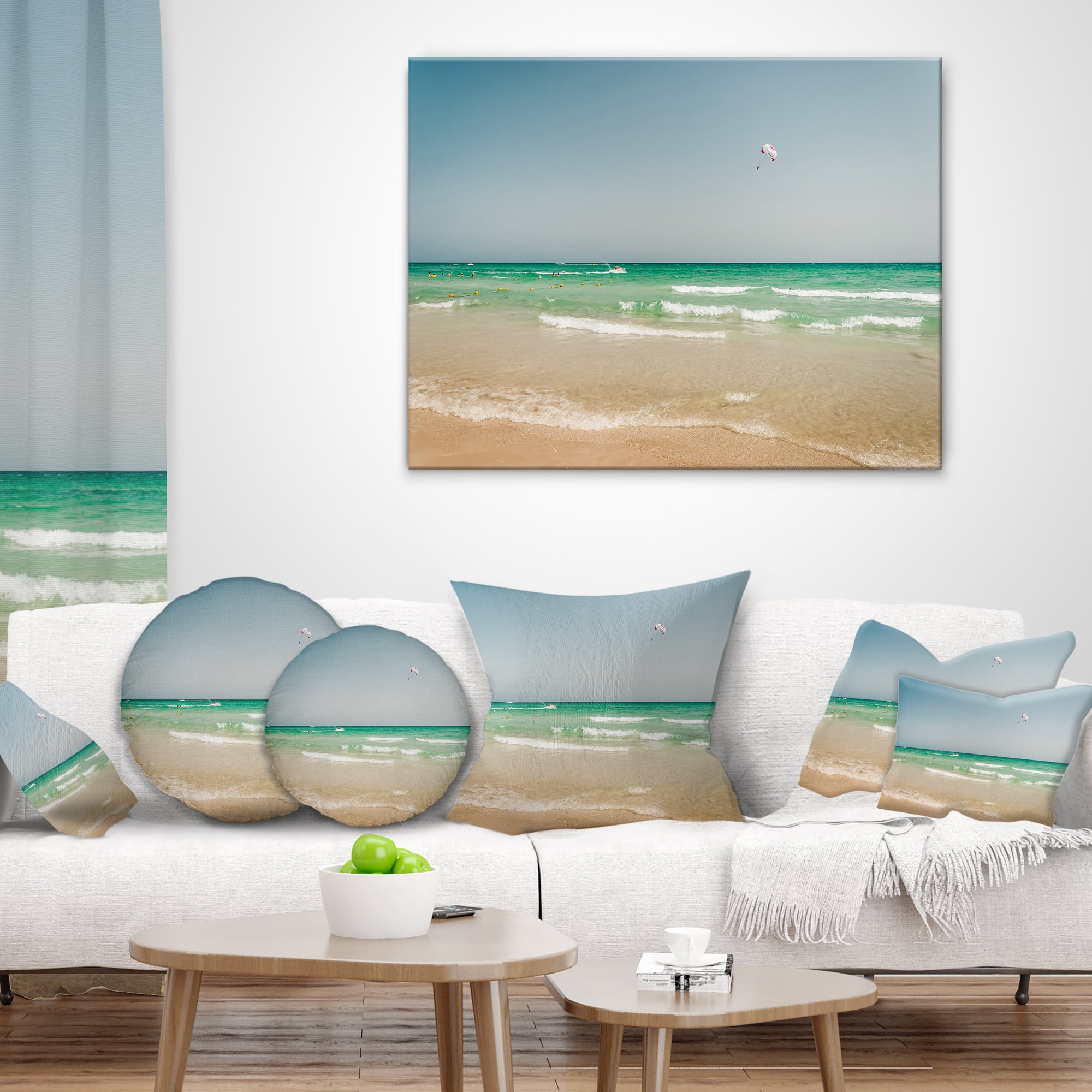 Designart Parasailing in Summer in Africa - Seashore Throw Pillow - 16x16