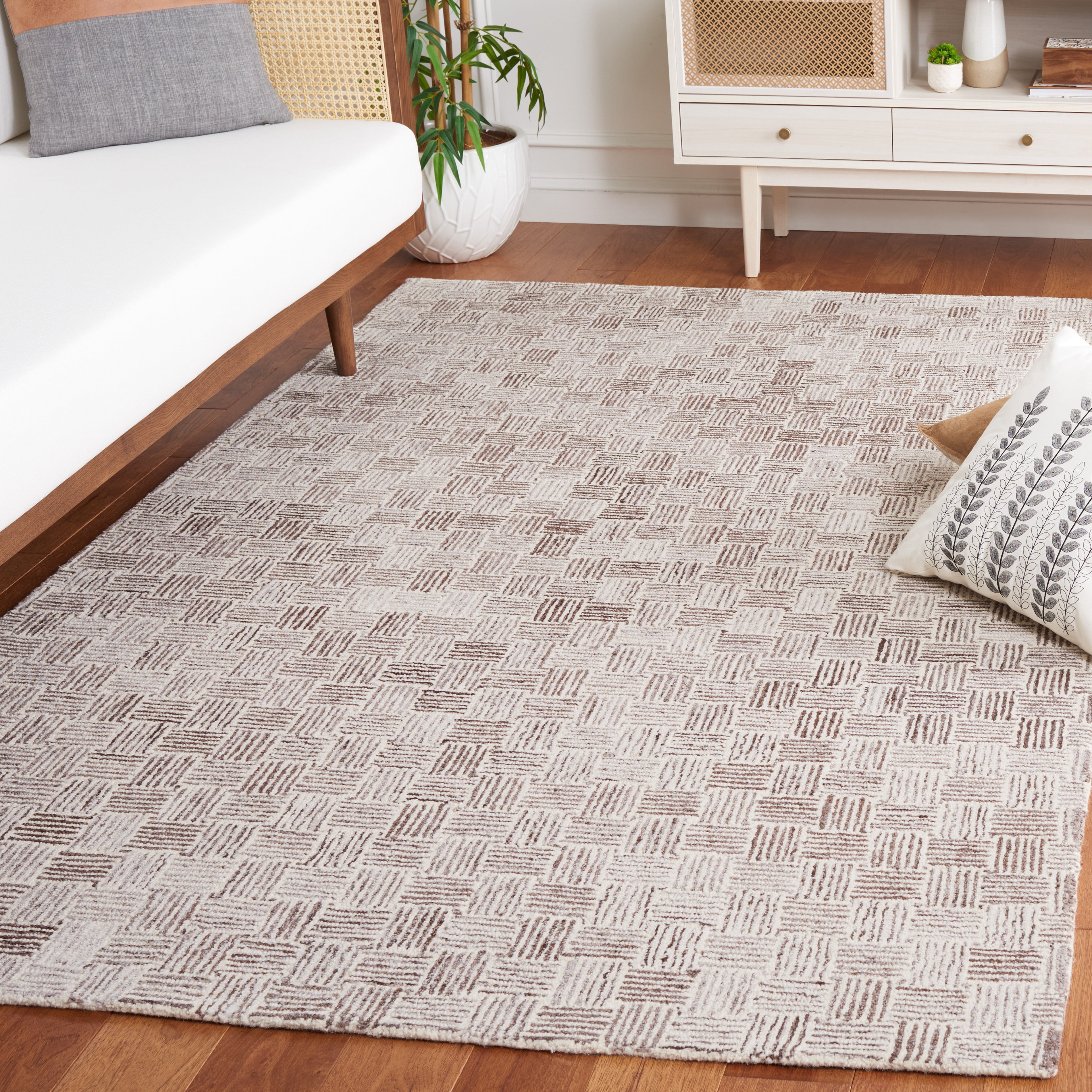 SAFAVIEH Micro-Loop Charlotte Solid Area Rug, Brown/Ivory, 3' x 5'
