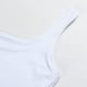 thumbnail image 4 of Camisola básica informal de doble capa con tirantes y cuello cuadrado para entrenamiento y fitness para mujer, color blanco, 4 of 5