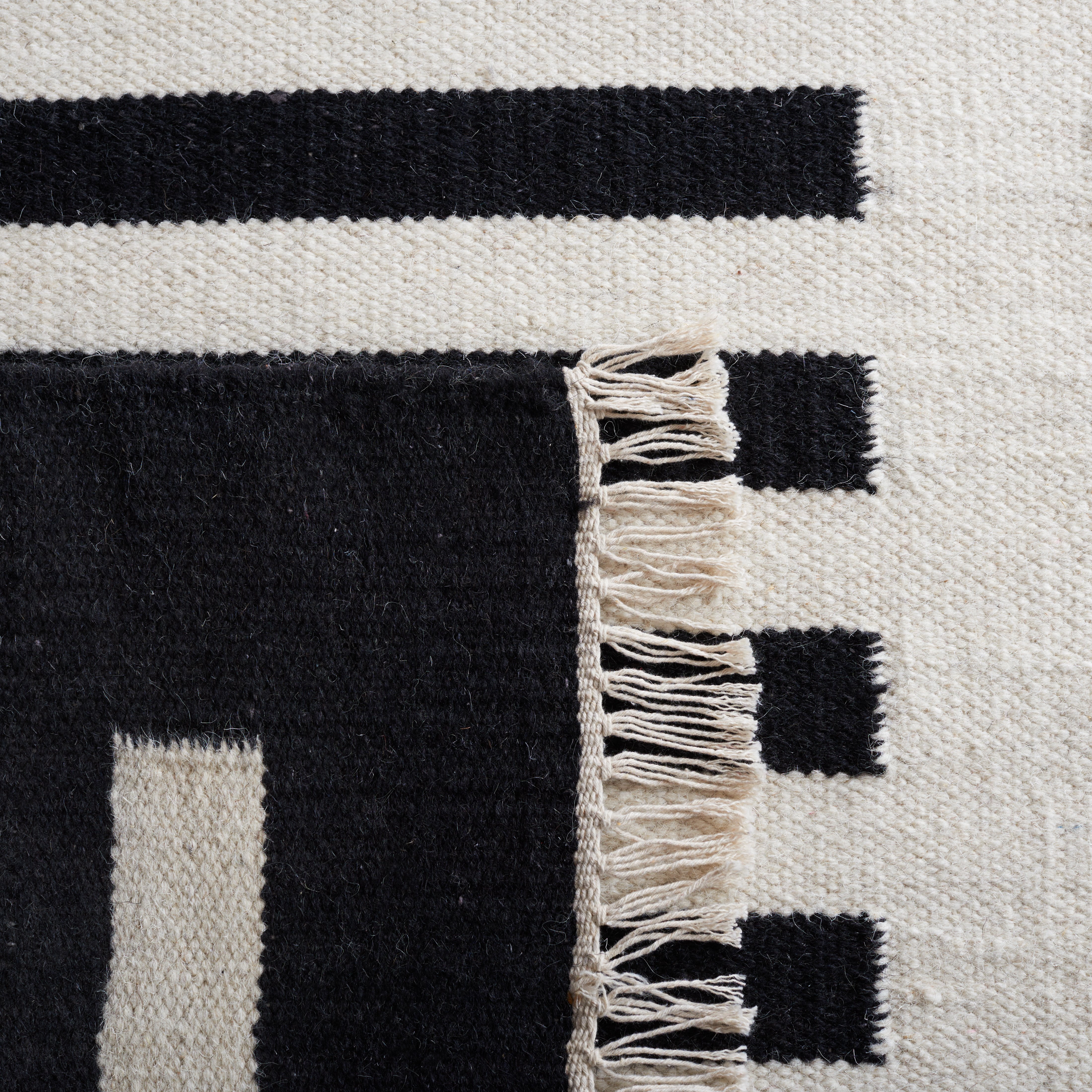 SAFAVIEH Striped Kilim Cady Striped Area Rug, Ivory/Black, 6' x 9'