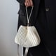 thumbnail image 1 of Bolso Bolsos cruzados de hombro plisados ​​de moda Bolsos de mujer de cuero PU (Beige), 1 of 5