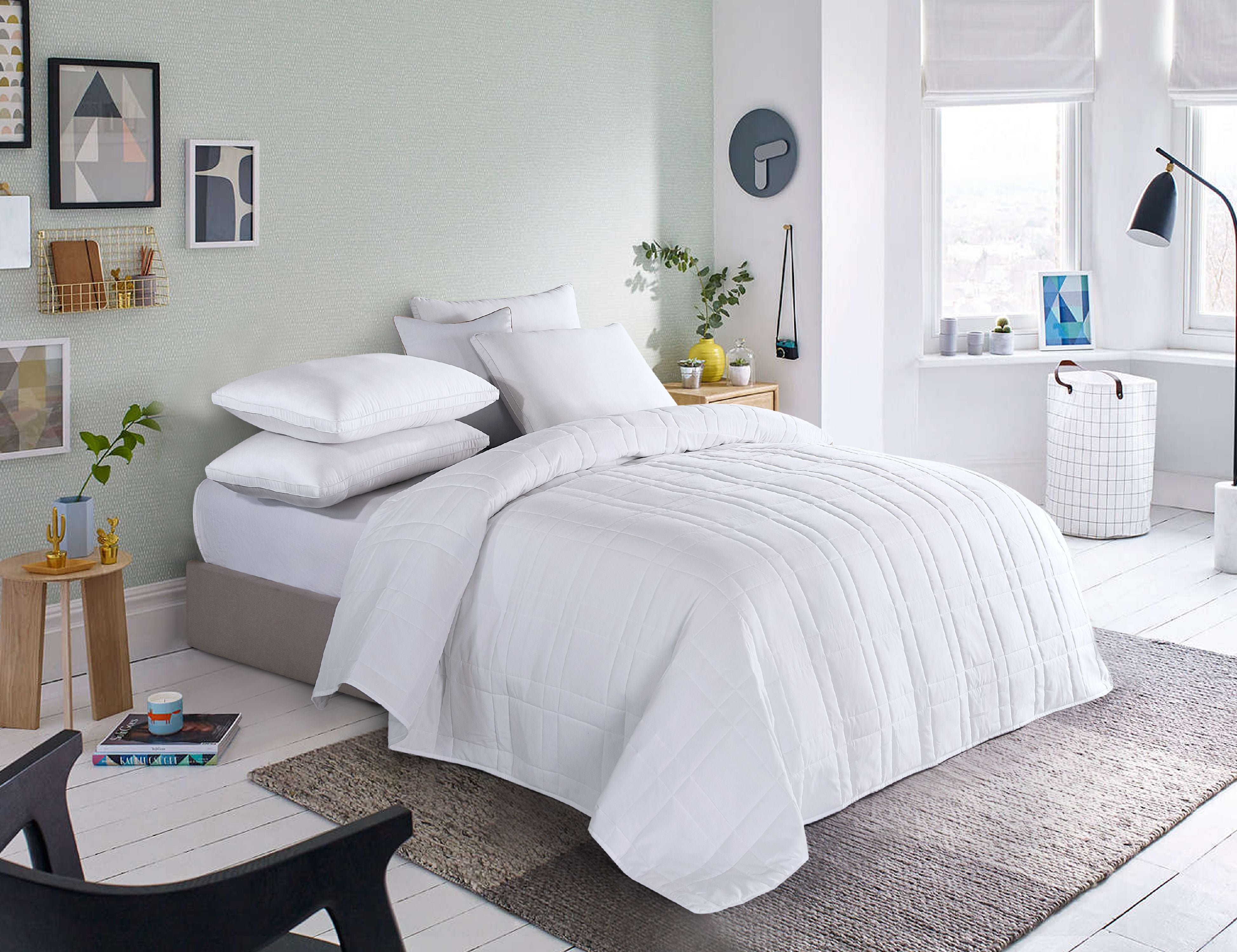 Mainstays Down Alternative Quilted TwinXL Bed Blanket in White