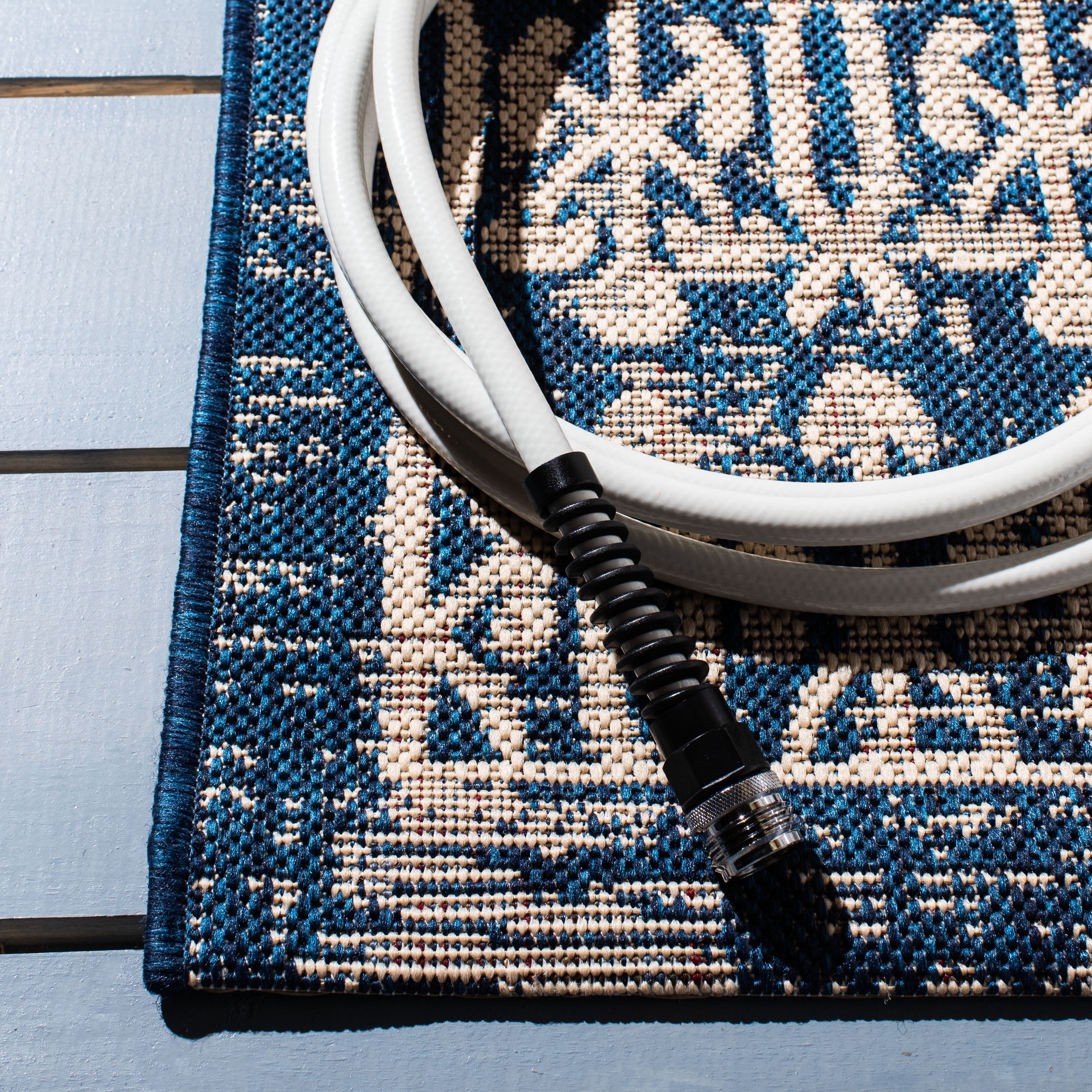 SAFAVIEH Courtyard Tangier Medallion Indoor/Outdoor Area Rug, Beige/Navy, 8' x 11'