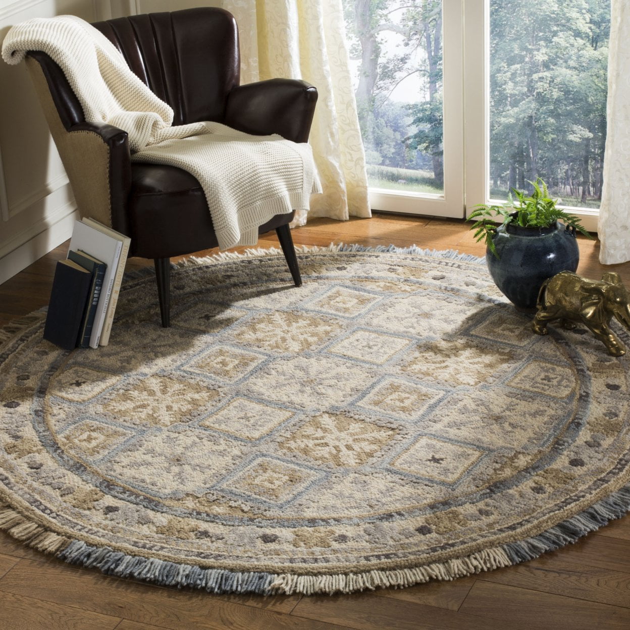 SAFAVIEH Blossom Keighley Geometric Fringe Wool Area Rug, Beige/Light Blue, 6' x 6' Round