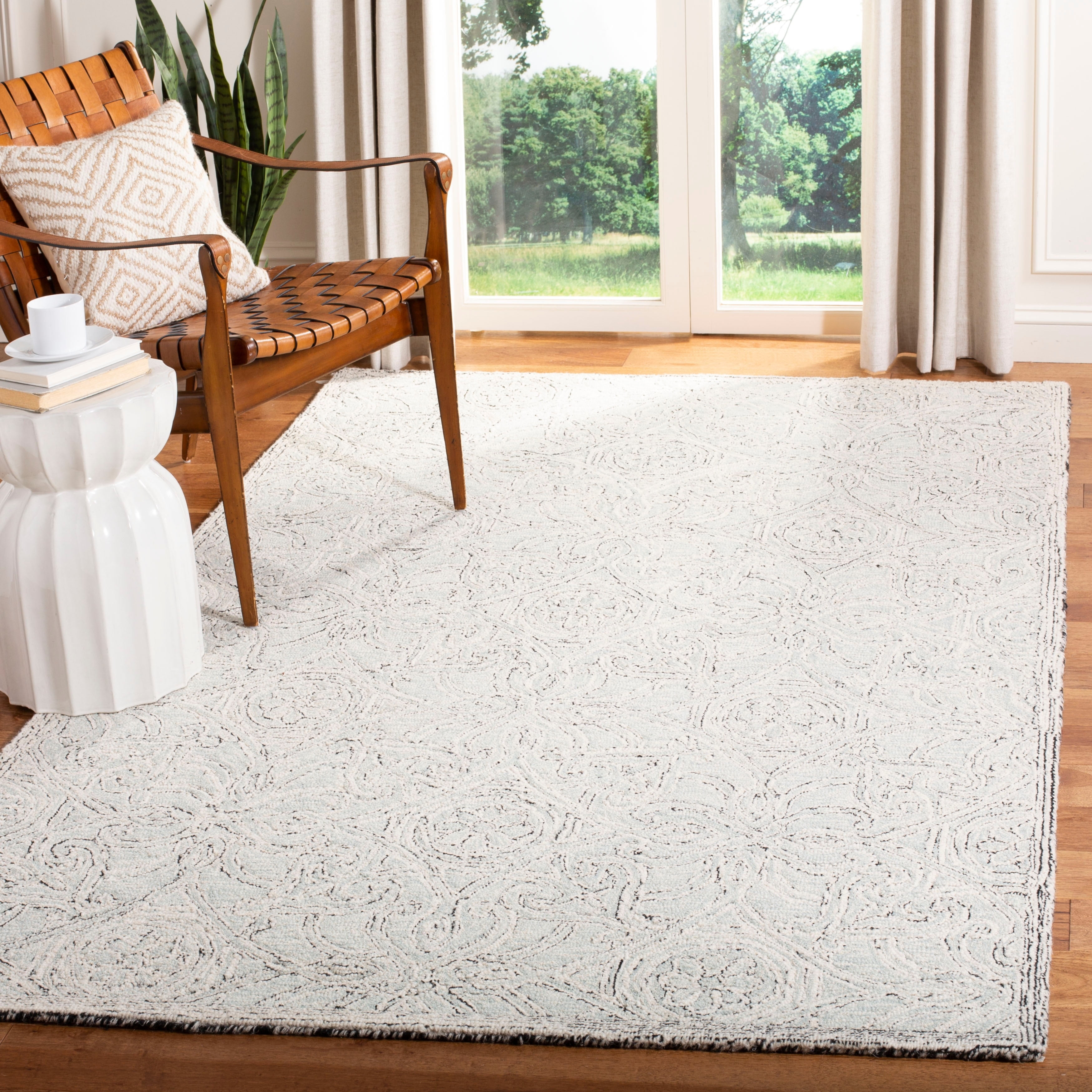 SAFAVIEH Micro-Loop Marina Distressed Floral Wool Area Rug, Grey/Ivory, 5' x 5' Round