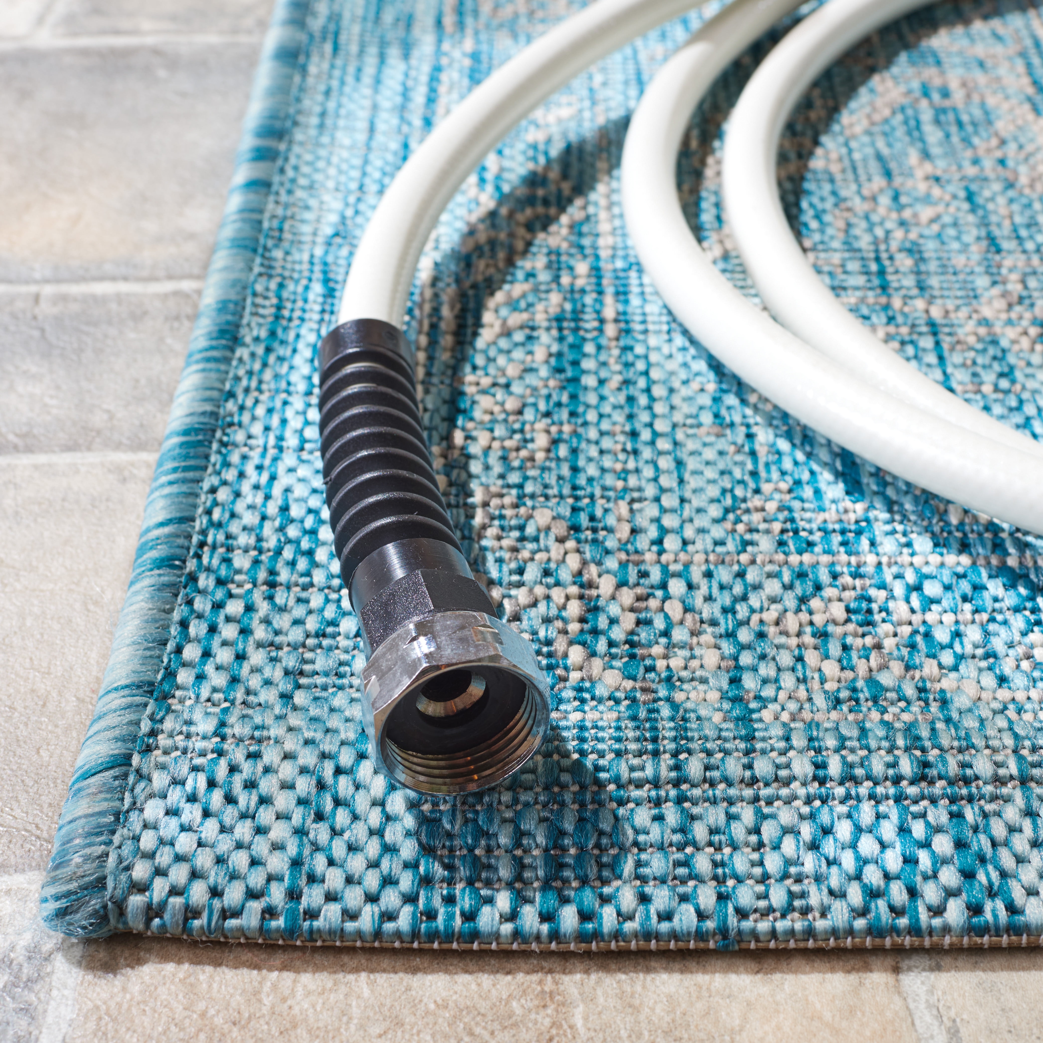 SAFAVIEH Courtyard Darin Traditional Indoor/Outdoor Runner, 2'3" x 12', Aqua/Grey