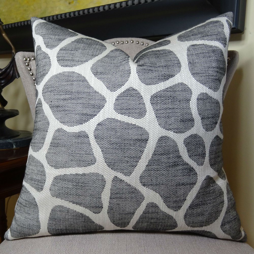 Thomas Collection Black Cream Larry Laslo Designer Throw Pillow 11201