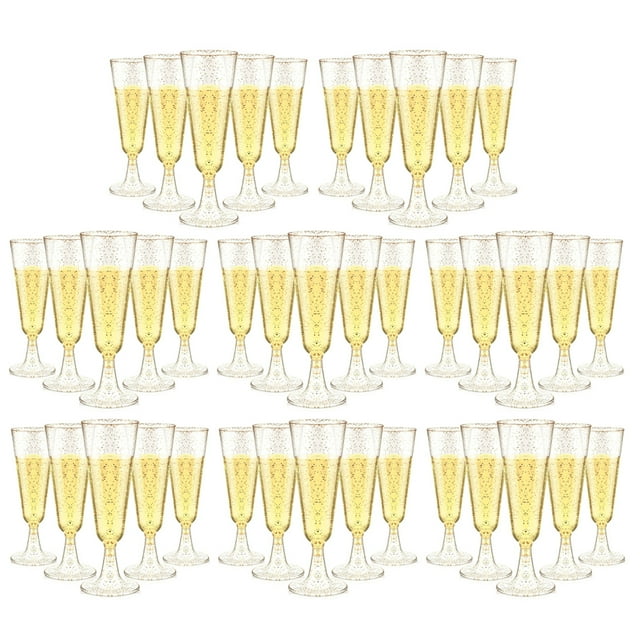 copas de champán de plástico, copas de mimosa de plástico, paquete de 40: Grupo frontal de 40 copas de acrílico transparente color gold powder con forma de flauta, tallo y base integrados visibles sobre fondo blanco; organizadas en filas para exhibición, diseñadas para bodas y fiestas; también se usan a menudo para servir cócteles en eventos al aire libre por su ligereza.