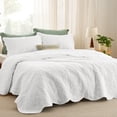 thumbnail image 2 of Juego de ropa de cama prelavada Quilt Bedsure, tamaño queen, blanco, con 2 fundas, 2 of 9