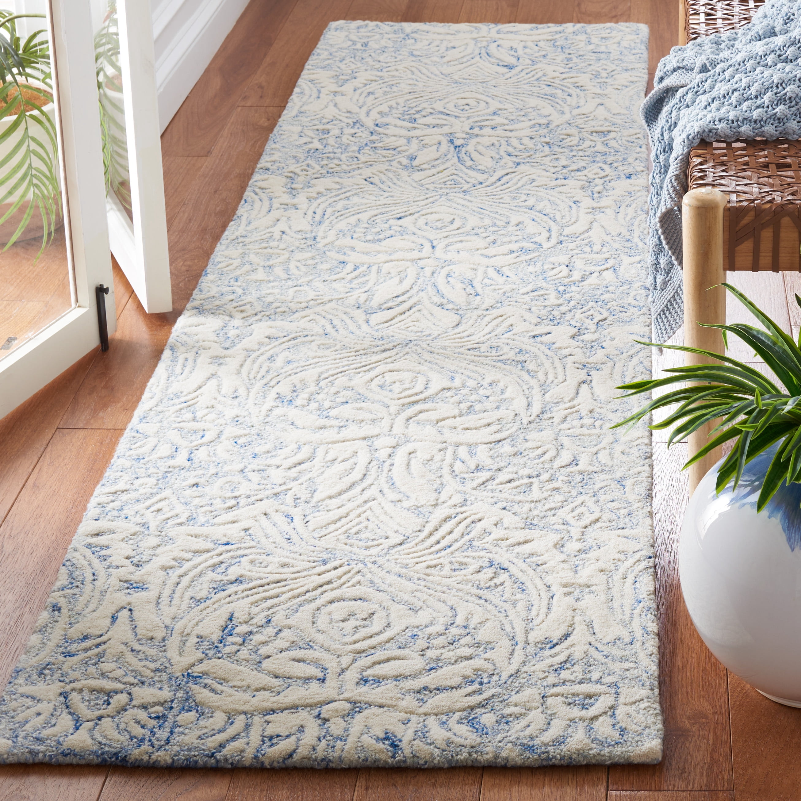 SAFAVIEH Metro Della Medallion Runner Rug, Blue/Ivory, 2'3" x 9'