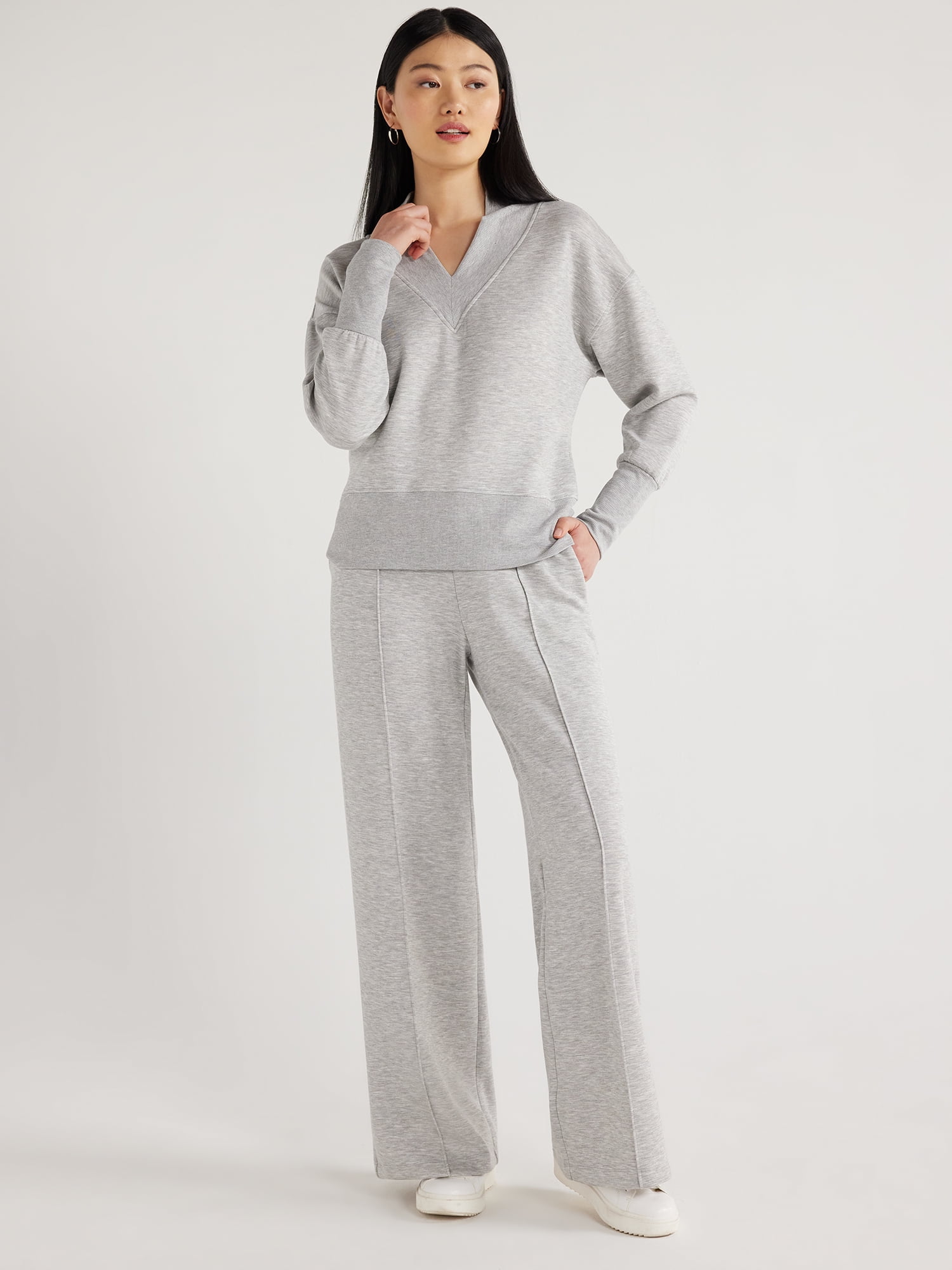 Scoop Women's and Women's Plus Ultimate Scubaknit V Neck Sweatshirt, Sizes XS-4X