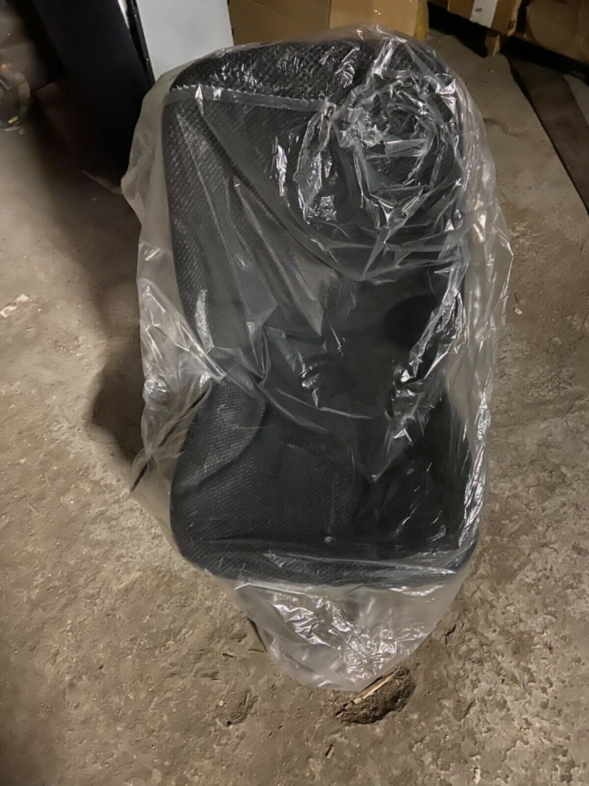 NEW GENUINE OEM PACAR TRUCK SEAT P22120YNNNNN 386795-3