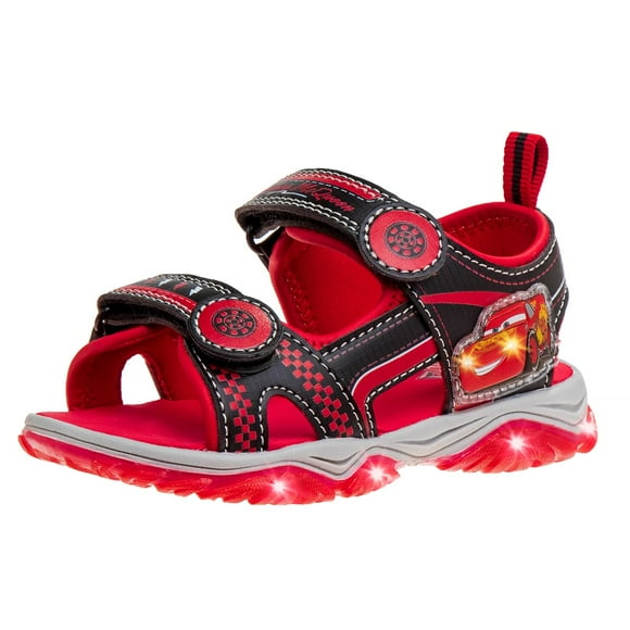 Sandalias Disney Pixar Cars con iluminación LED para niños y niños, zapatos acuáticos Lightning McQueen Slides con correa ajustable y punta abierta, negros y rojos (talla 7 para niños pequeños)