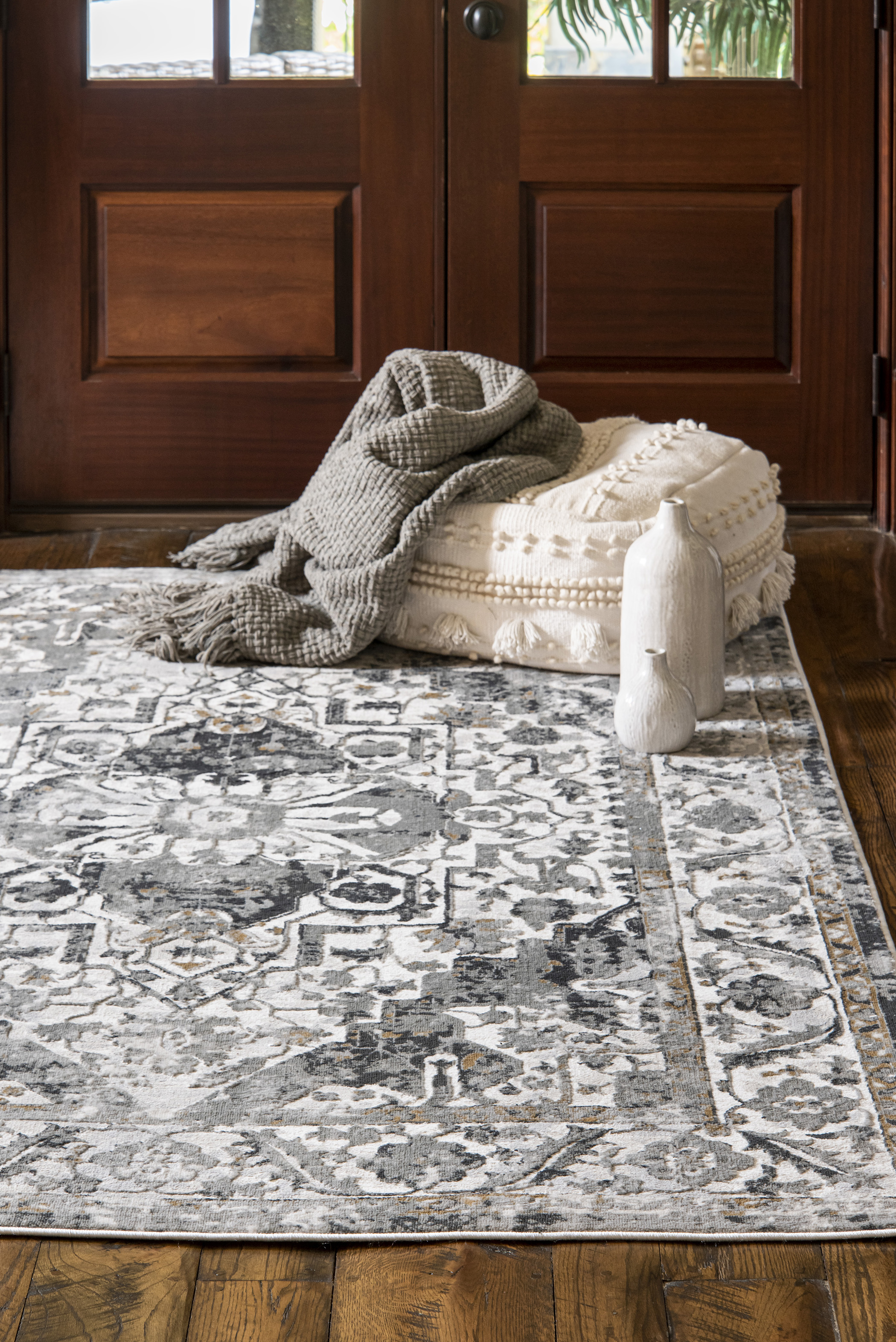 United Weavers Evolution Anura Transitional Medallion Accent rug, Cream, 1'11" x 3'