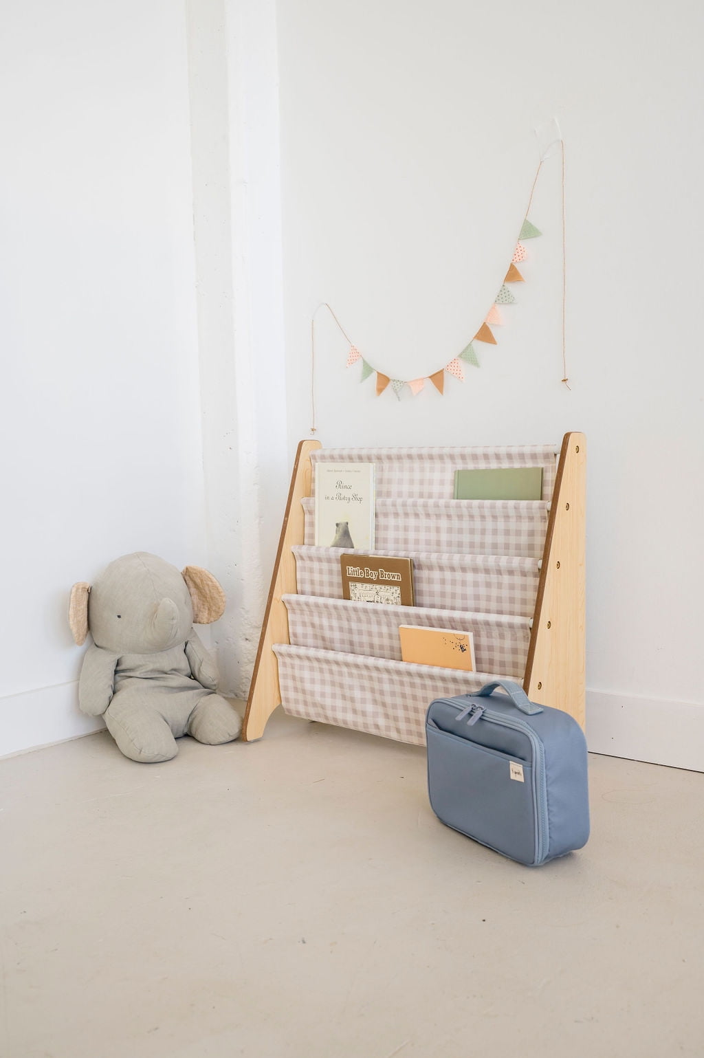3 Sprouts Recycled Fabric Kids Book Rack Storage Bookshelf Organizer in Gingham Beige for Ages 3+