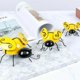 thumbnail image 5 of Muyoka Juego de 4 adornos de abeja de metal para colgar en la pared, escultura de jardín de abeja, decoración de arte de pared, accesorios de jardín en miniatura para decoración de interiores y exteri Muyoka Hogar, 5 of 7