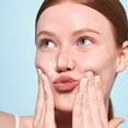 thumbnail image 4 of Limpiador facial Indie Lee Brightening Daily Hydrating 300 ml, 4 of 8