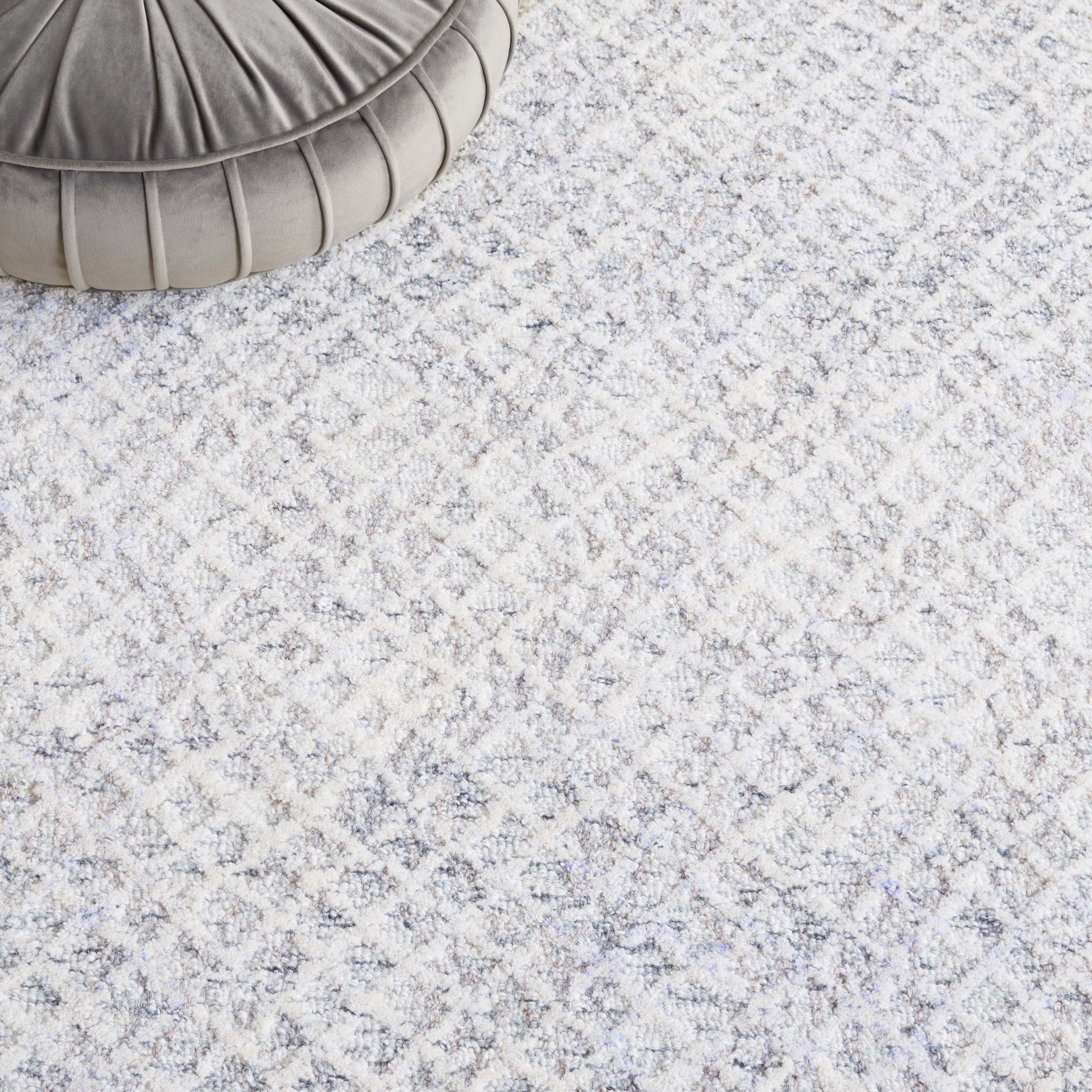 SAFAVIEH Ebony Abagail Diamond Area Rug, Grey/Ivory, 6' x 9'