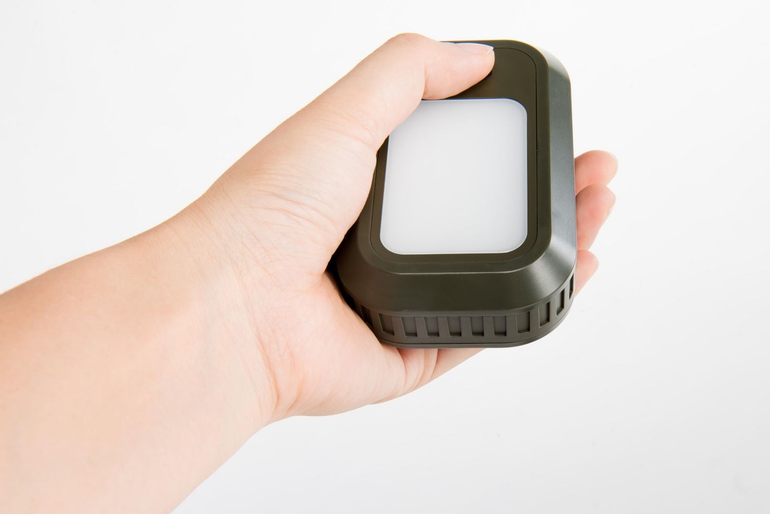 Mini lampe rechargeable multi-modes de camping - est livrée avec les modes Flash, Strobe, Anti-moustique et Dim