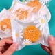 thumbnail image 5 of Bolsa de embalaje crujiente con forma de copo de nieve y margaritas, fondo blanco transparente, bolsa para galletas, pastelería, máquina para sellar pasteles de luna, 100 unidades, 5 of 5