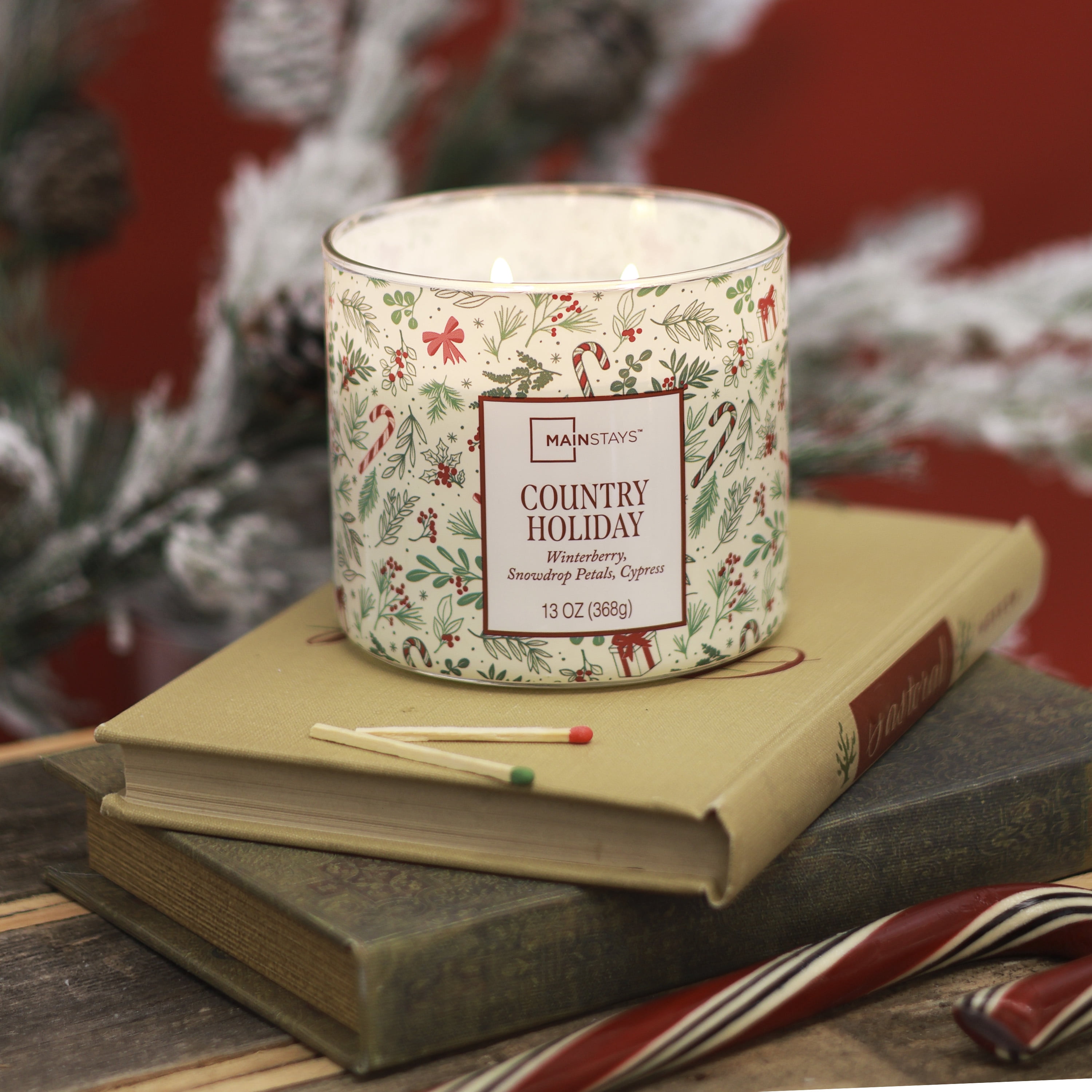 Mainstays 3-Wick Country Holiday Scented Candle with a White Garland Toss Scene Wrap, 13-Ounce